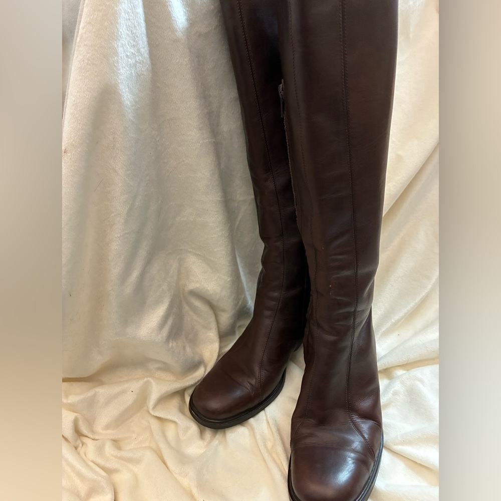 Elegant Rare Vintage Coach Brown Knee-High Leather Boots Made in Italy size 7B